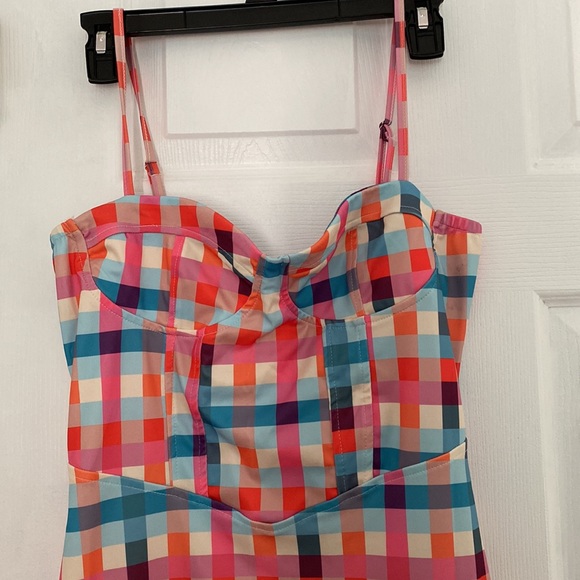 NWT CBR multicolor short dress. Size L. Adjustable to the body - Picture 2 of 7